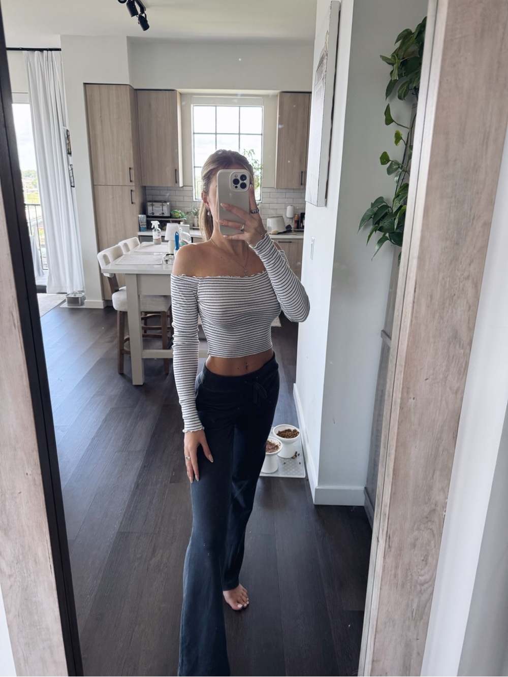 Hollister White & Gray Striped Off-Shoulder Long-Sleeve Crop Top (Size Small)